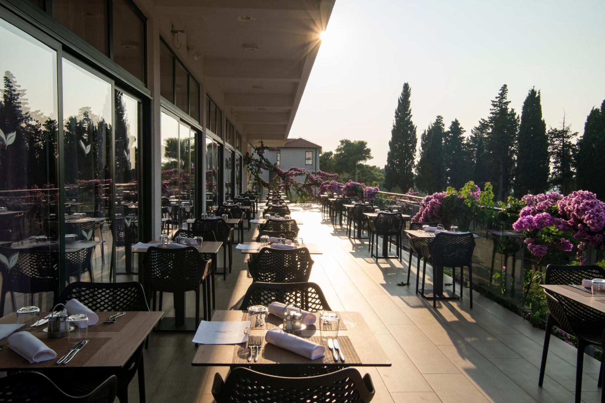 Aminess Vival Casa Velaris Hotel Supetar Bagian luar foto