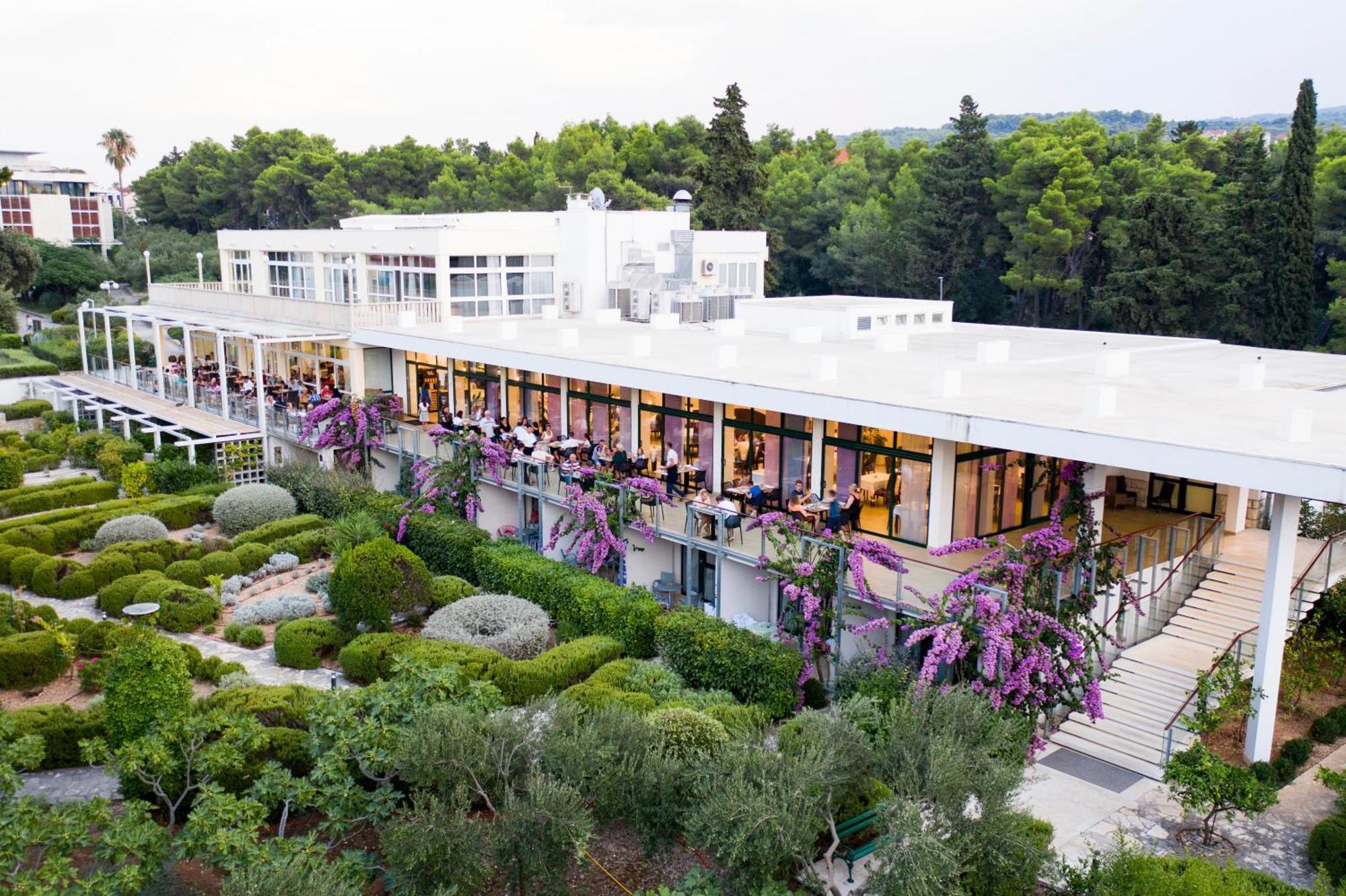 Aminess Vival Casa Velaris Hotel Supetar Bagian luar foto