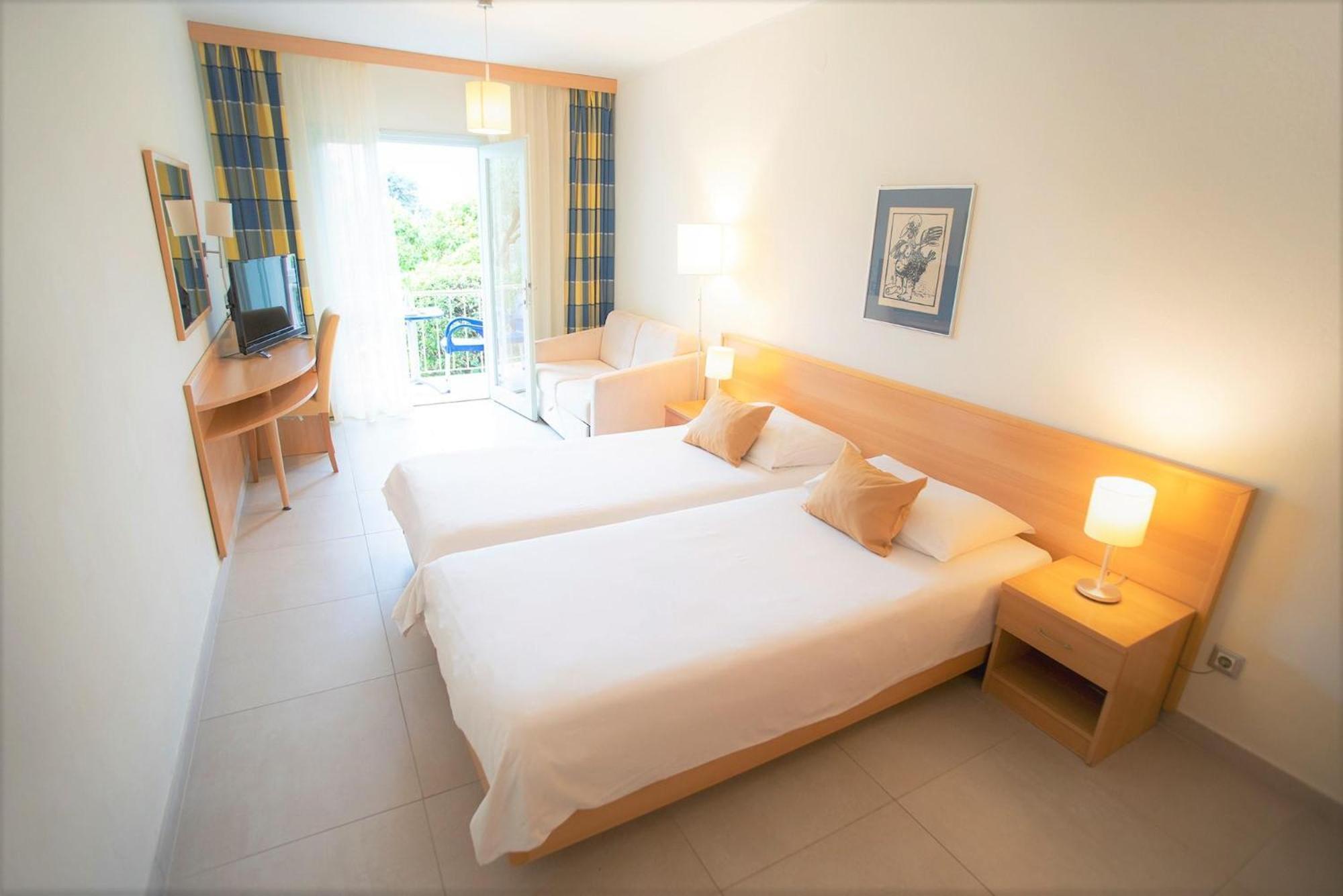 Aminess Vival Casa Velaris Hotel Supetar Bagian luar foto
