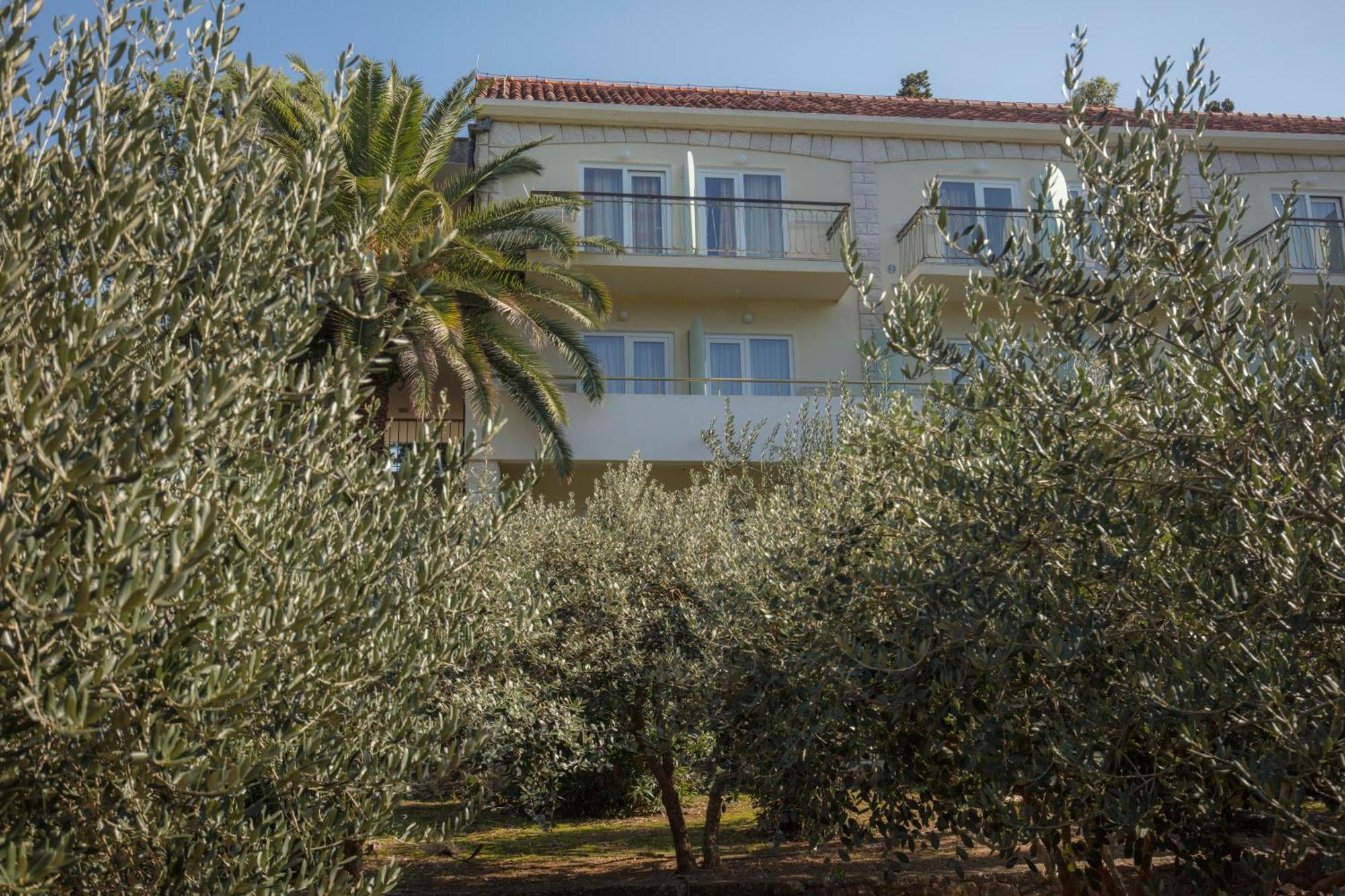 Aminess Vival Casa Velaris Hotel Supetar Bagian luar foto