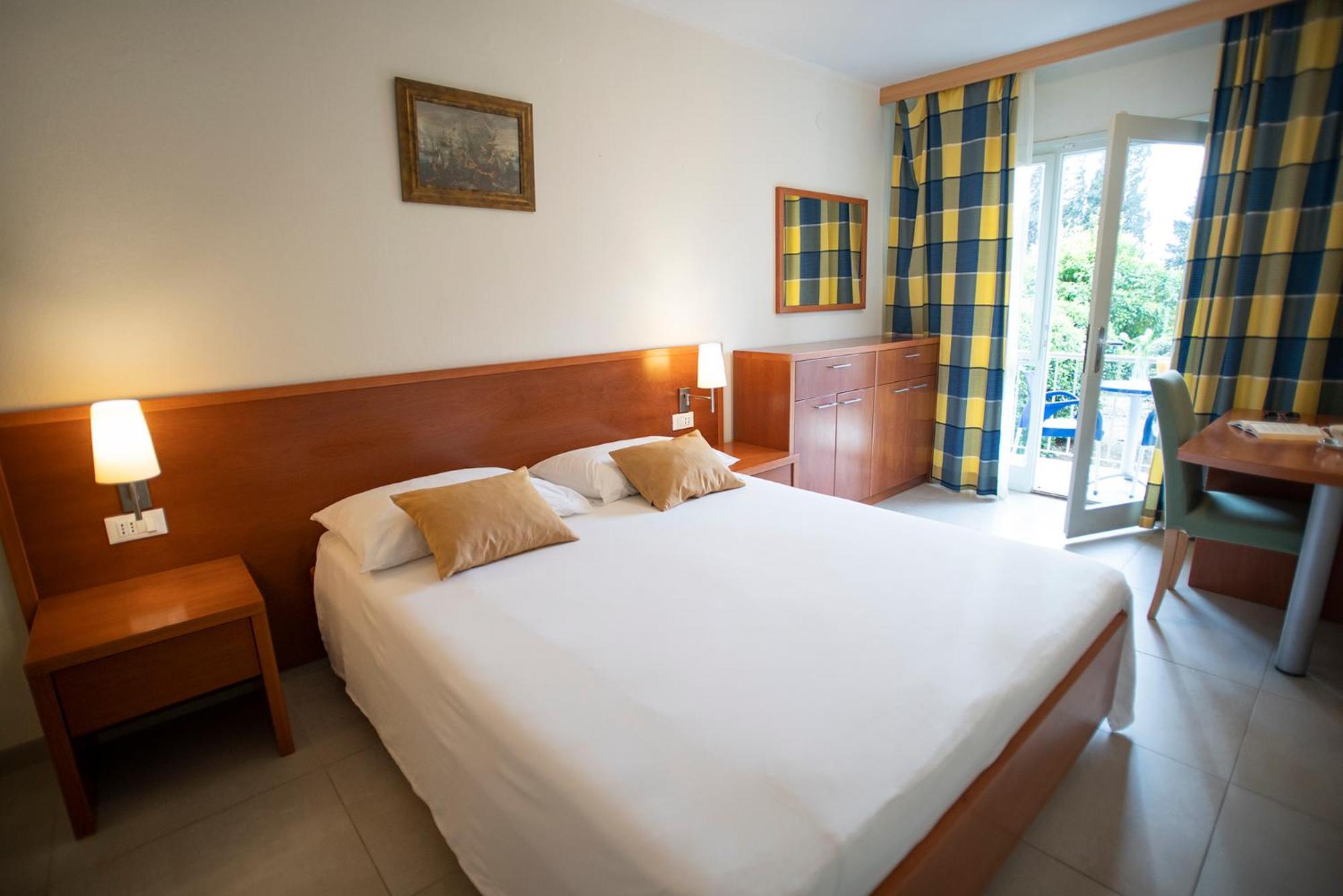 Aminess Vival Casa Velaris Hotel Supetar Ruang foto